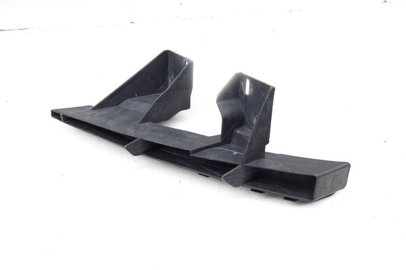 Bumper Mount / Bracket 4L0807334A — Used (SKU 660079)