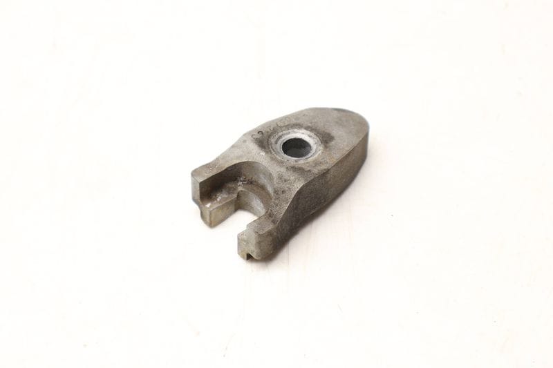 Fuel Injector Retaining Plate 059130216J — Used (SKU 680855)