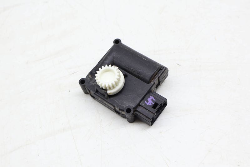 HVAC Flap / Servo Air Motor / Actuator 4F0820511B — Used (SKU 680787)