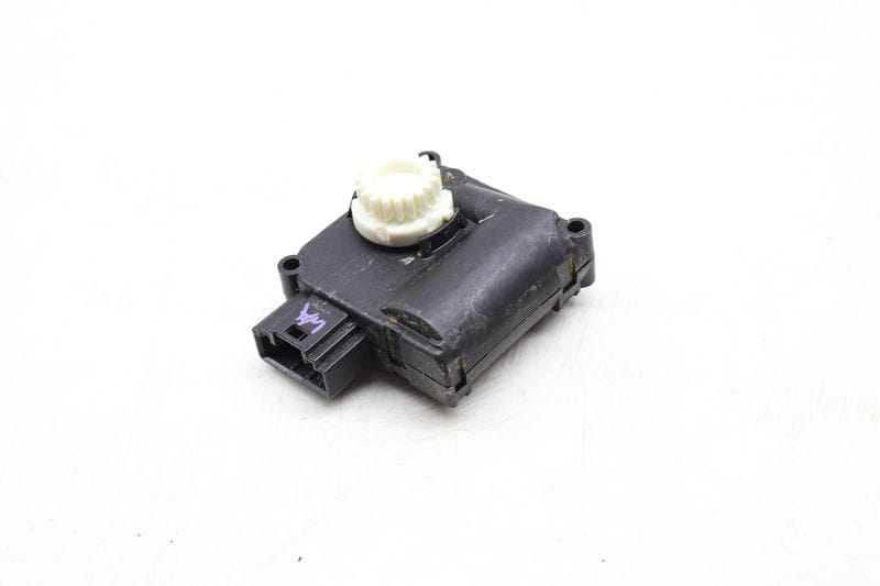 HVAC Flap / Servo Air Motor / Actuator 4F0820511B — Used (SKU 680791)