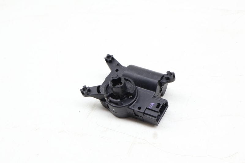 HVAC Flap / Servo Air Motor / Actuator 7L0907512H — Used (SKU 680784)