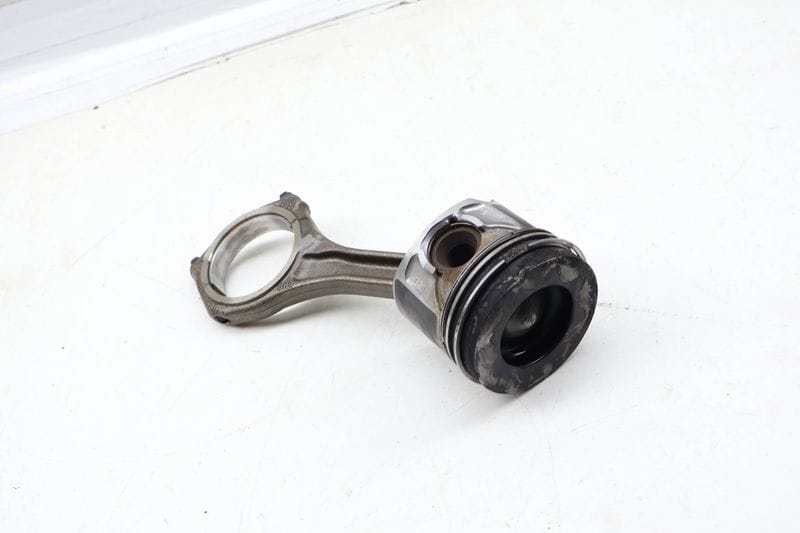 Piston w/ Connecting Rod 059107065DP — Used (SKU 680713)