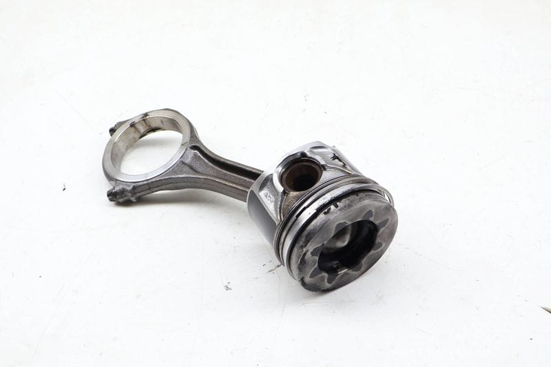 Piston w/ Connecting Rod 059107065DP — Used (SKU 680714)