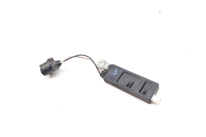 Upper Antenna Booster 4L0035225Q — Used (SKU 659773)