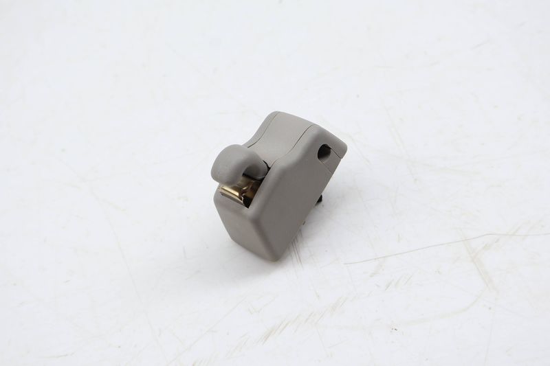 Sun Visor Clip / Bracket 4L0859562 — Used (SKU 680450)