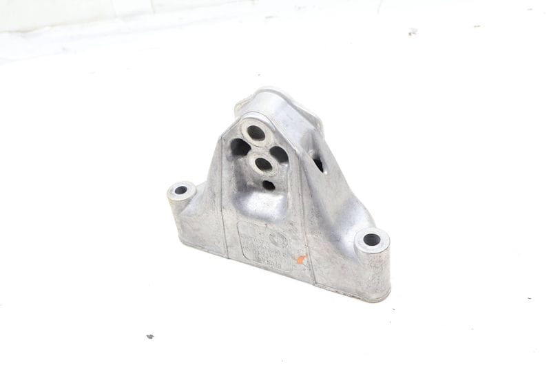 Transmission Transfer Case / Gearbox Mount Bracket 7L0399649E — Used (SKU 660103)