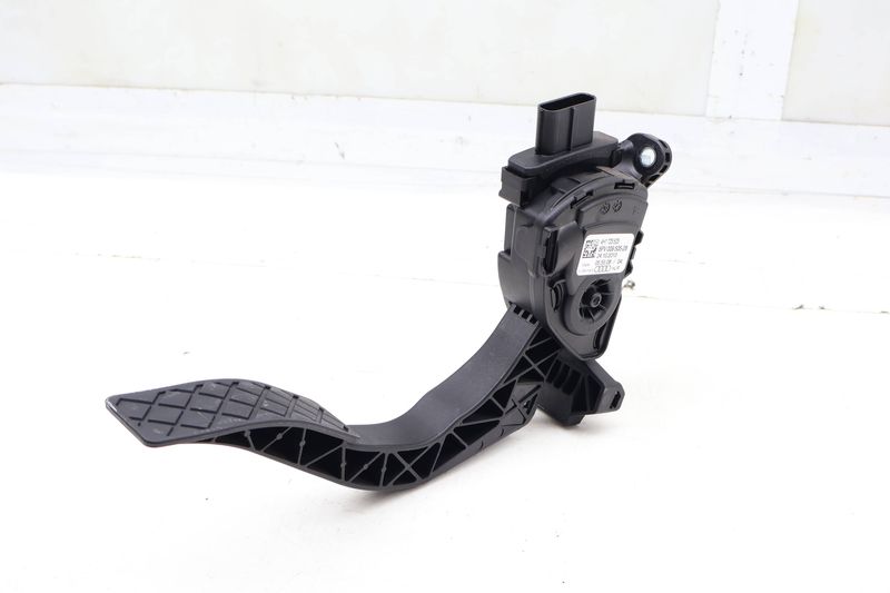Gas Pedal / Accelerator Module 4H1723523 — Used (SKU 698366)