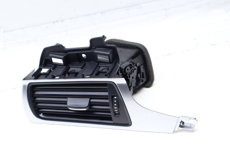 Dash Air Vent w/ Trim 4G1820901C — Used (SKU 698362)