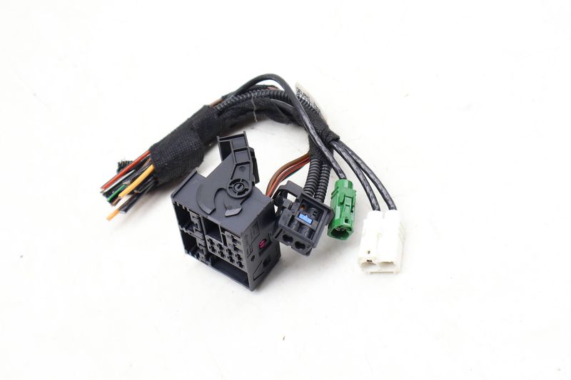 Radio Tuner Amplifier / Amp Wiring Harness Connector Set — Used (SKU 698423)