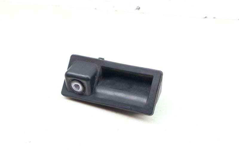 Trunk Release Handle w/ Backup Camera 7P6827566C — Used (SKU 698481)