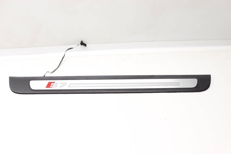Door Sill / Light Bar (S7) 4G8947406D — Used (SKU 569172)