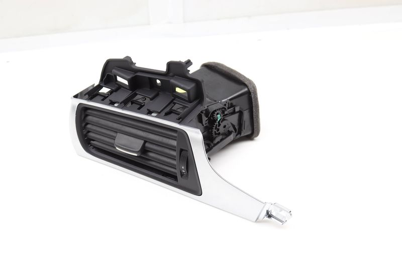 Dash Air Vent w/ Trim 4G1820901C — Used (SKU 569141)