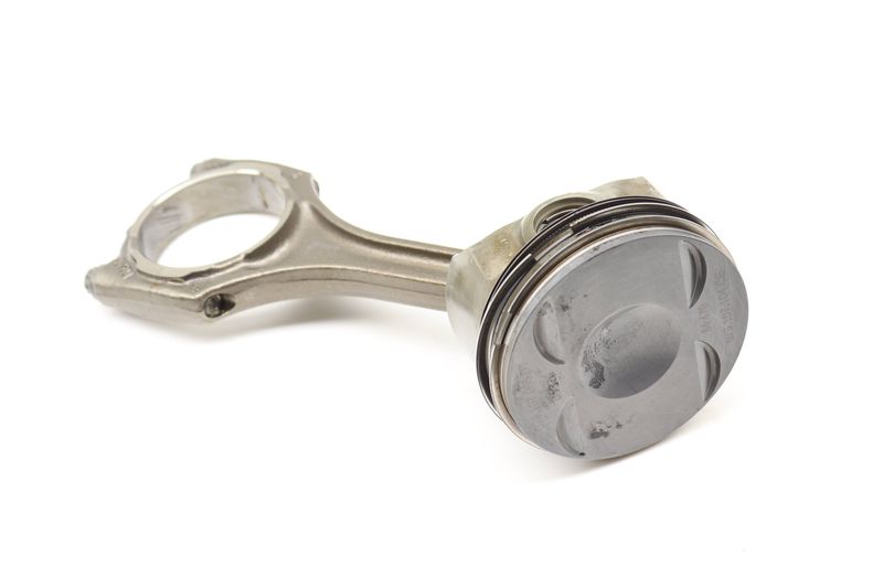 Piston w/ Connecting Rod 079107066DT — Used (SKU 569470)