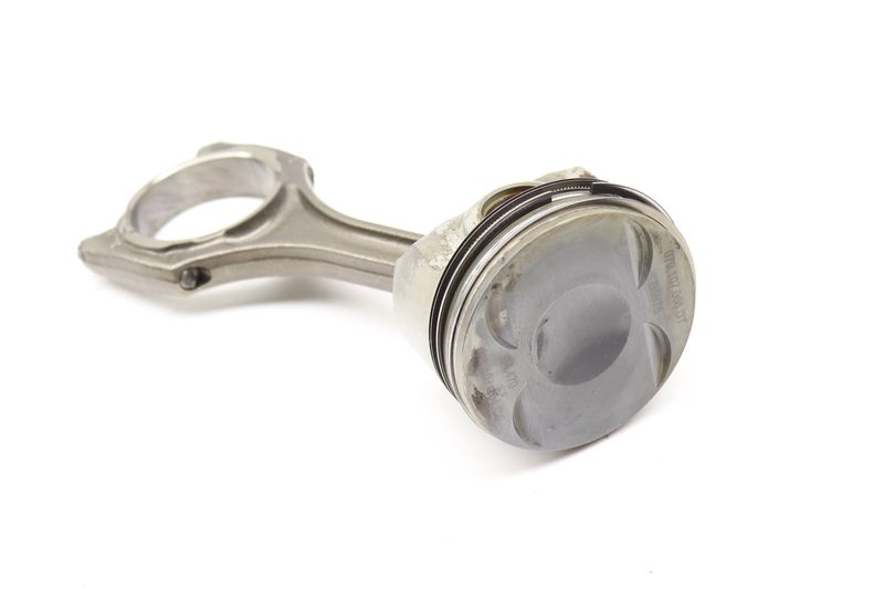 Piston w/ Connecting Rod 079107066DT — Used (SKU 569473)
