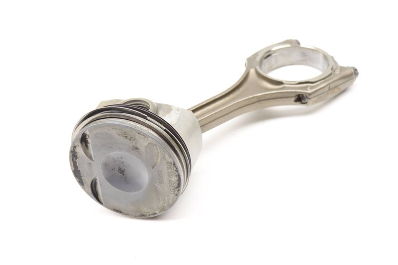 Piston w/ Connecting Rod 079107066DT — Used (SKU 569474)