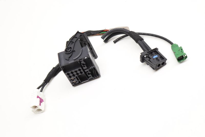 Radio Tuner Amplifier / Amp Wiring Harness Connector Set — Used (SKU 569193)