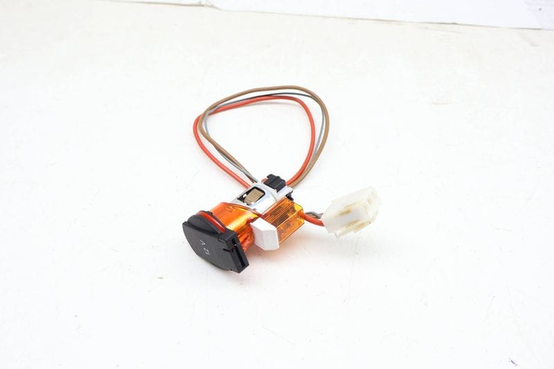 12V Power Outlet 8K0919309 — Used (SKU 687606)