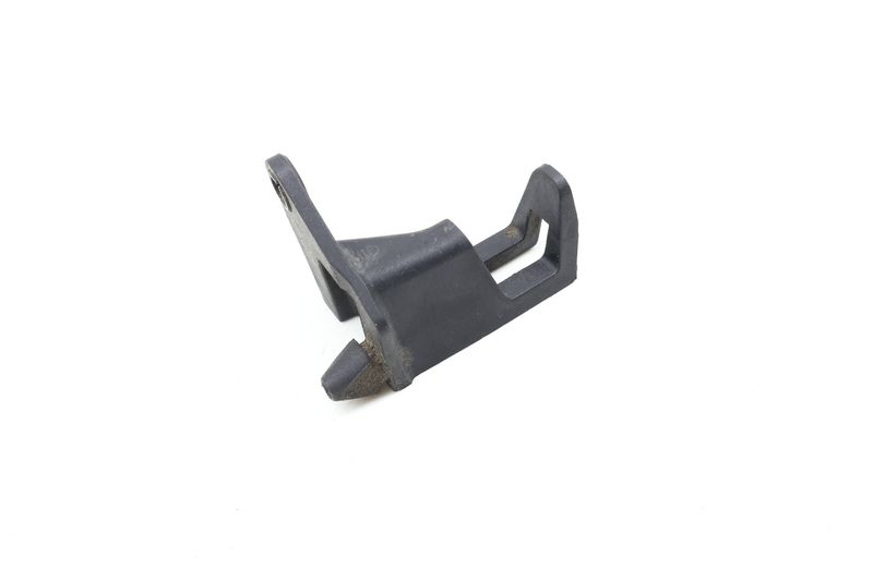 Engine Air Intake Housing Adapter 8R0133426 — Used (SKU 687652)