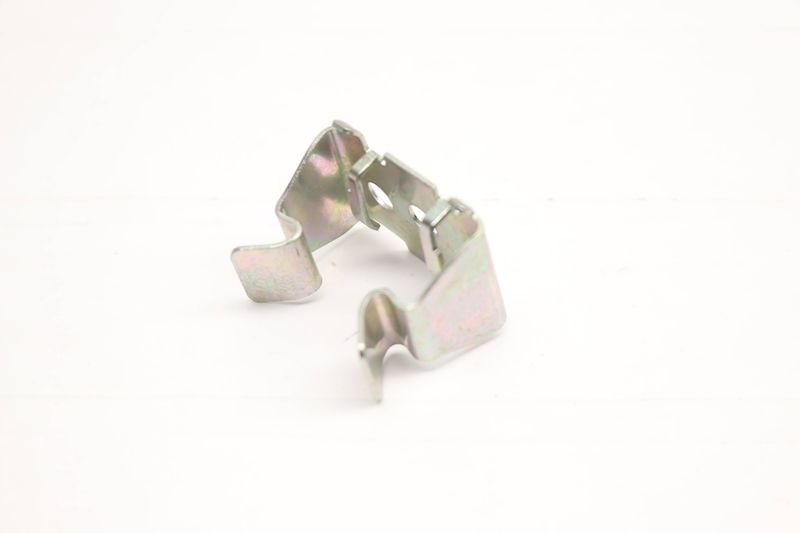 Door Panel Retaining Clamp / Bracket 8R0831541A — Used (SKU 522328)