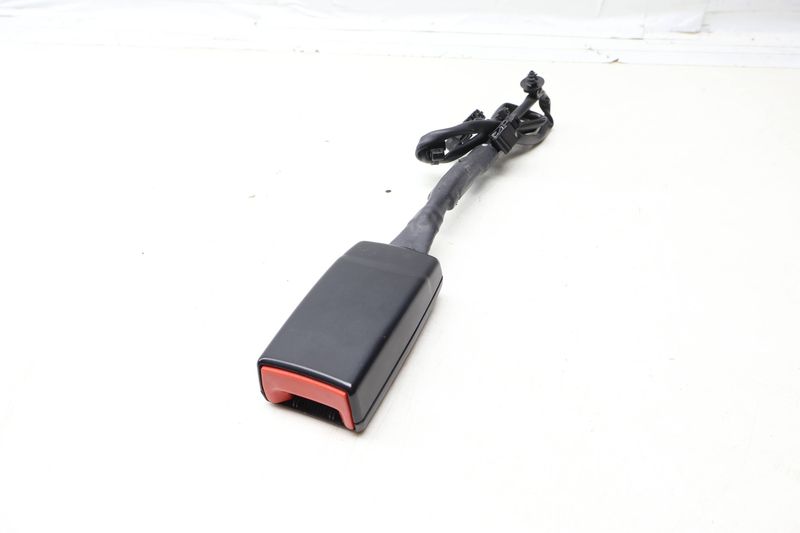 Seatbelt / Seat Belt Buckle Receiver 8R0857756C — Used (SKU 687776)