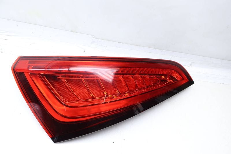 LED Tail Light / Lamp 8R0945093D — Used (SKU 687824)