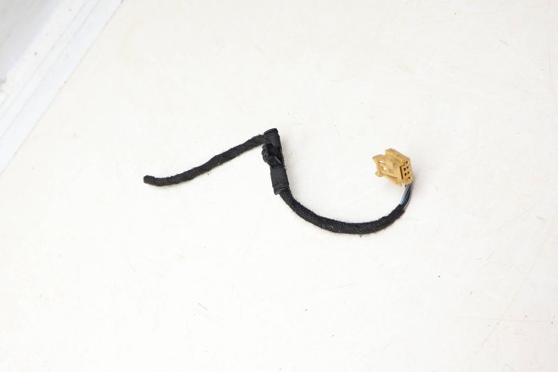 LED Tail Light / Lamp Wiring Connector / Pigtail — Used (SKU 687825)