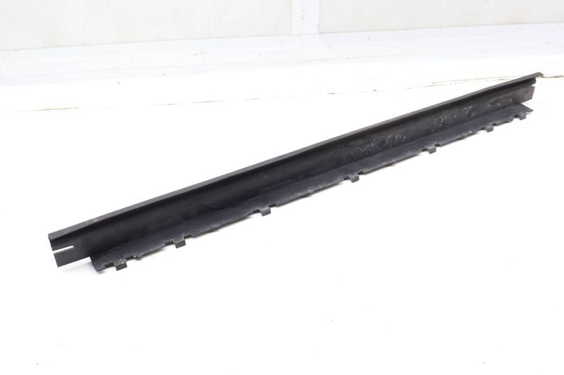 Radiator Seal / Gasket (LOWER) 8R0121331C — Used (SKU 688061)