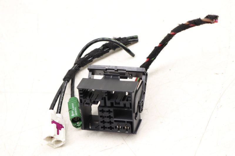 Radio Tuner Amplifier / Amp Wiring Harness Connector Set — Used (SKU 522043)