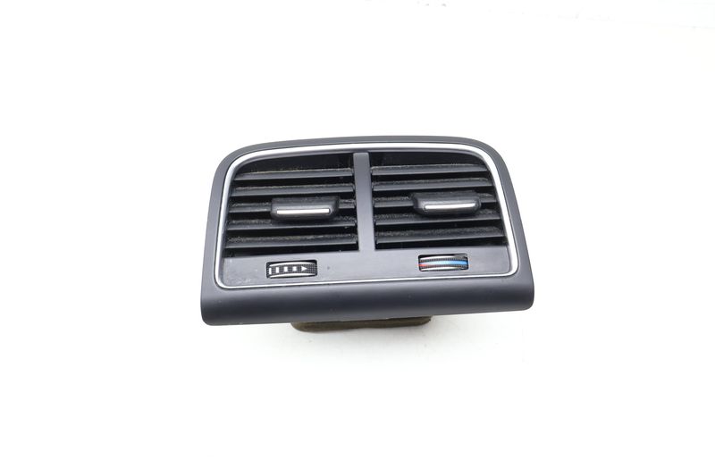 Center Air Vent 8K0819203J — Used (SKU 687732)