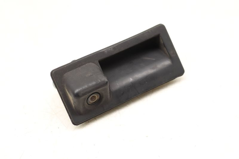 Trunk Release Handle w/ Backup Camera 5N0827566AA — Used (SKU 522180)