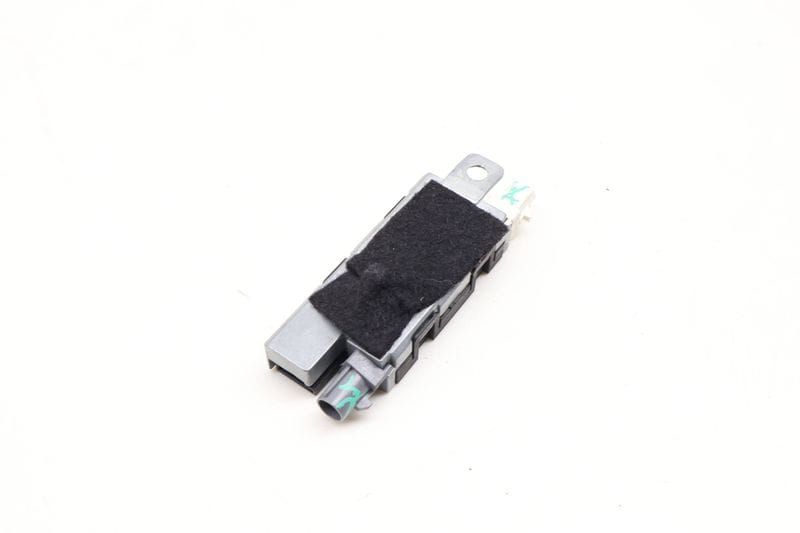 Antenna Booster 8J8035225 — Used (SKU 620913)