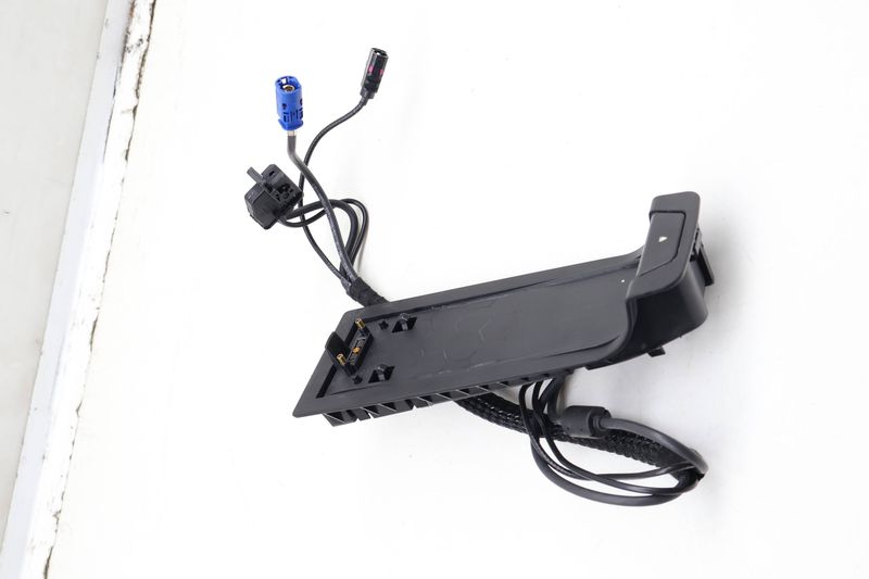 Center Console Phone Holder / Carrier 51169207339 — Used (SKU 623995)