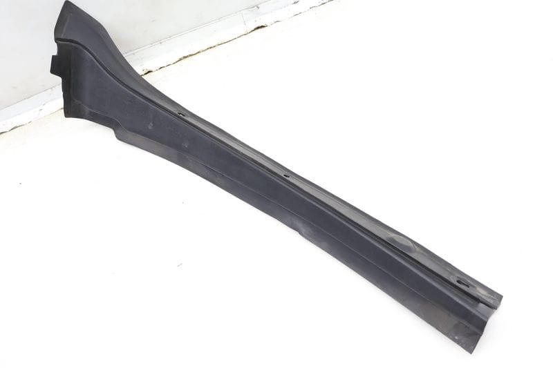 Hood / Fender Seal Panel 51767264273 — Used (SKU 624120)