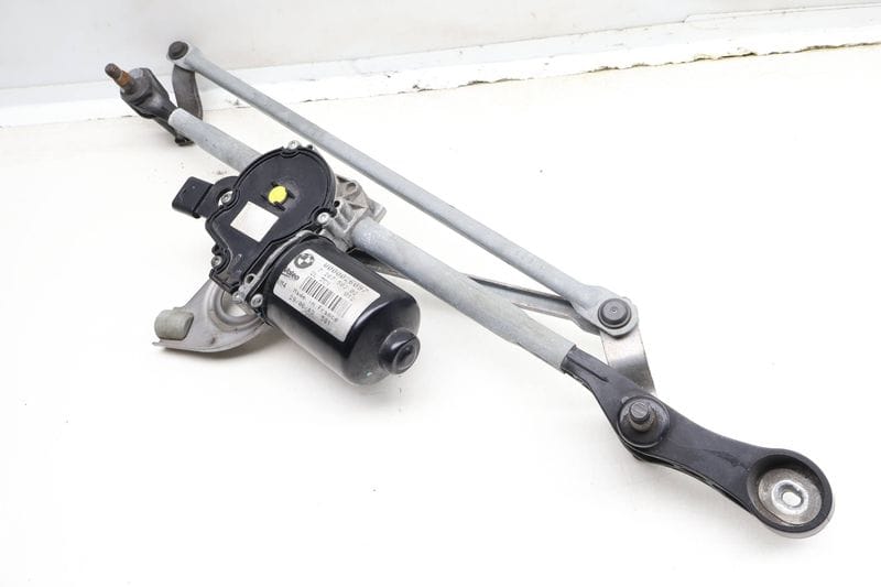 Windshield Wiper Transmission w/ Motor 61617260488 — Used (SKU 624117)