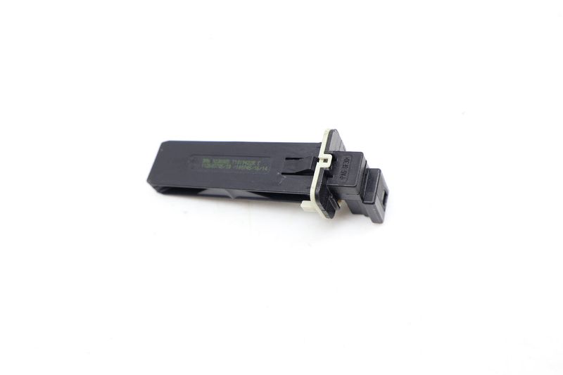 Cabin Air Temperature / Temp Sensor 64119238085 — Used (SKU 677443)