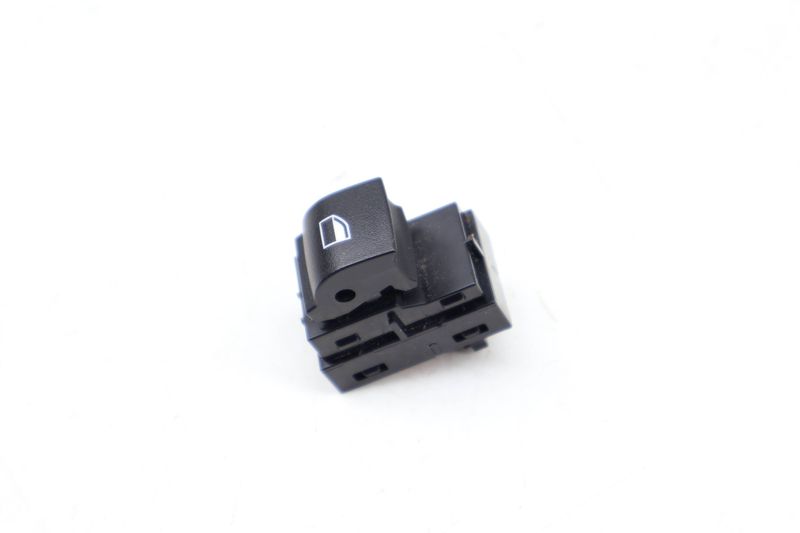 Window Switch 61319208107 — Used (SKU 677749)