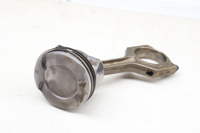 Piston / Connecting Rod 11258606459 — Used (SKU 677627)