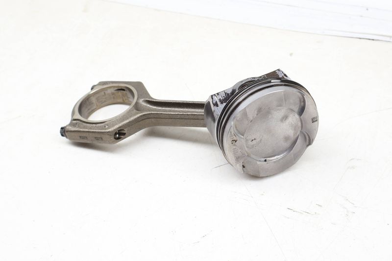 Piston / Connecting Rod 11258606459 — Used (SKU 677629)