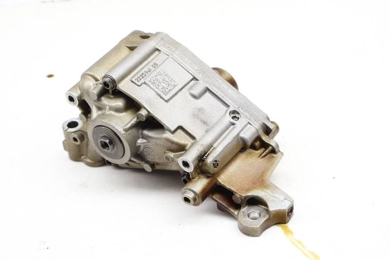 Engine Oil Pump 11417613549 — Used (SKU 636730)