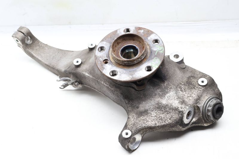 Spindle Knuckle w/ Wheel Bearing 31216777751 — Used (SKU 636718)