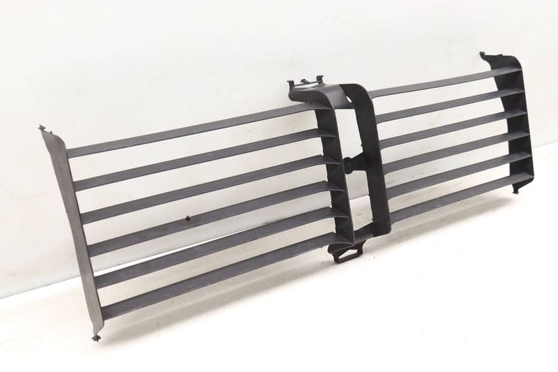 Radiator Air Duct Grille 51747183854 — Used (SKU 490813)