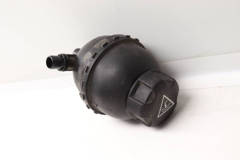 Coolant Expansion Tank / Reservoir / Bottle 17137604431 — Used (SKU 572076)