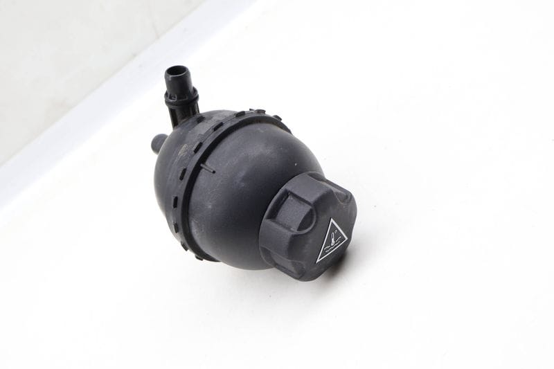 Coolant Expansion Tank / Reservoir / Bottle 17137604431 — Used (SKU 628303)
