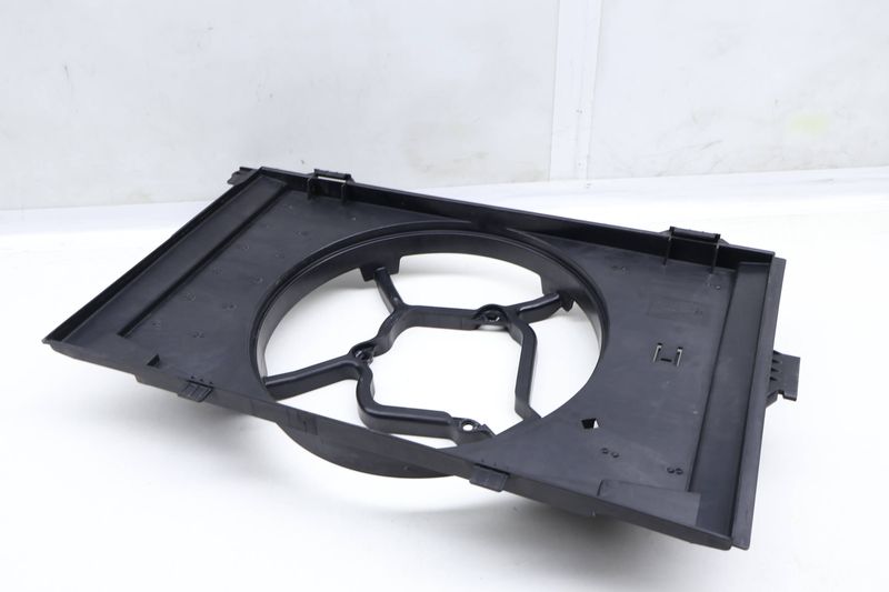 Electric Cooling Fan Housing / Shroud 67327646079 — Used (SKU 628220)