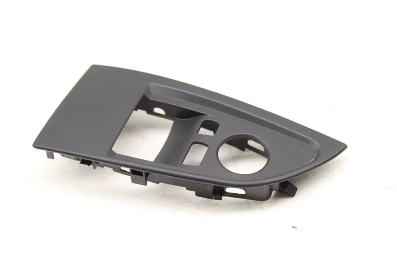 Door Master Window Stich Trim / Bezel 51417317569 — Used (SKU 518689)