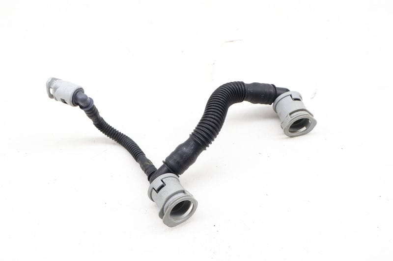 Fuel Evap Charcoal Canister Vent Hose / Line 16137303951 — Used (SKU 628552)