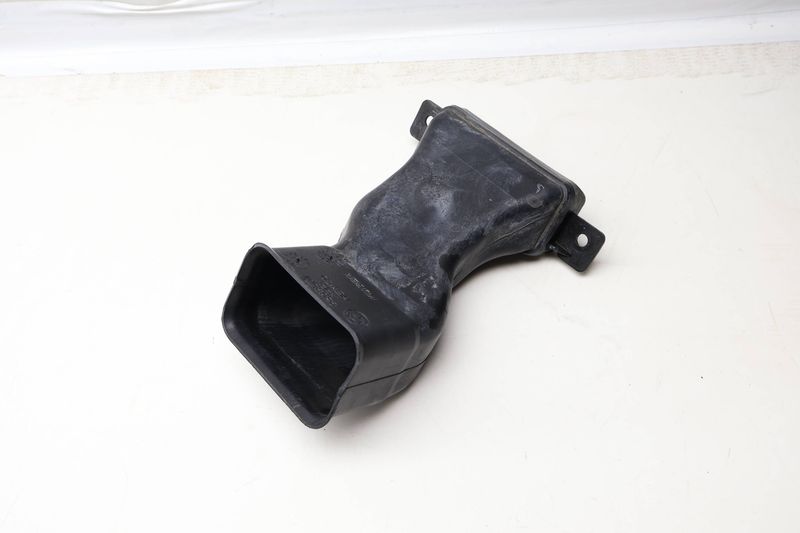 Lower Air Duct Water Drain Channel Tube 64319309567 — Used (SKU 628378)