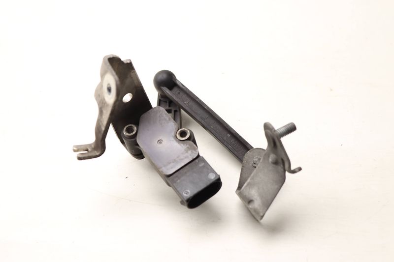 Headlight Leveling Sensor 37146855668 — Used (SKU 518738)