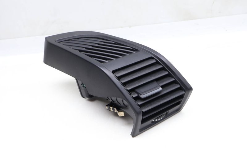 Dash Air Vent 64229283003 — Used (SKU 628245)