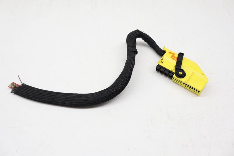 44-PIN Wiring Connector / Pigtail 61139167678 — Used (SKU 715497)